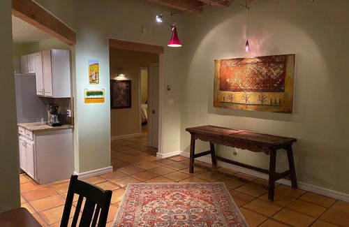 Southside Casa | Conveneient-Cul de Sac-Fireplace-Portal-Garden-Park