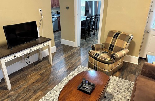 Bryn Mawr Apartamento | Convenience & comfort awaits in this stylish 2-Bed/2-Bath in the heart of The Main Line.