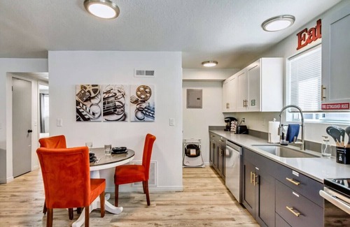 Sugar House Apartamento | Convenient 2BR Apartment with Covered Parking, Close to Delta Center and Temple Square