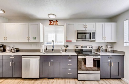 Sugar House Apartamento | Convenient 2BR Apartment with Covered Parking, Close to Delta Center and Temple Square
