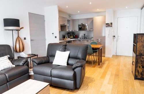 Noisy-le-Grand Apartamento | Convenient 2BR Apt near subway