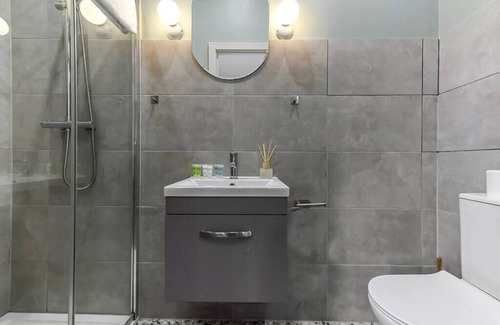 Seven Sisters Apartamento | Convenient 2BR 2BA | near Tube Station