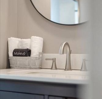 Meridian-Kessler Apartamento | Convenient 2BR Near Convention & Hospitals