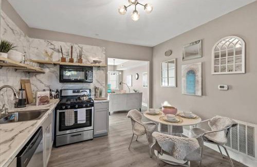 Meridian-Kessler Apartamento | Convenient 2BR Near Convention & Hospitals
