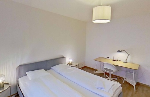 Seebach Apartamento | Convenient 2BR Stay with Easy Transport