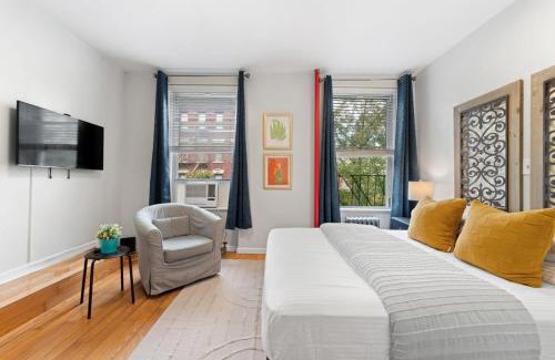 Midtown West Apartamento | Convenient 2BR - Walking distance to Times Square
