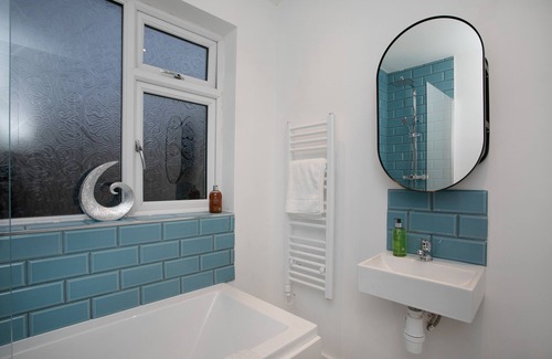 Mapperley Casa | Convenient 3 Bedroom House With Parking