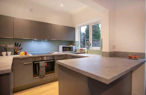 Mapperley Casa | Convenient 3 Bedroom House With Parking