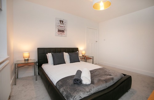Mapperley Casa | Convenient 3 Bedroom House With Parking