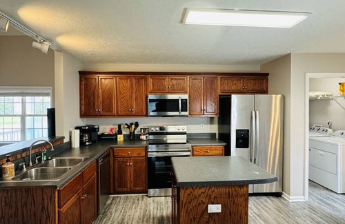 Augusta Casa | Convenient 4B/3b home & 2 car garage