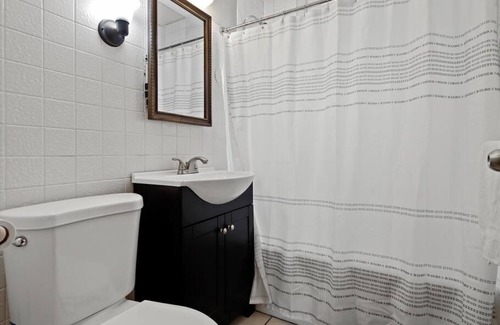 Milwaukee Casa | Convenient 5 bedroomMetro Milwaukee Brewers!