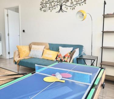Bracknell Apartamento | Convenient Contractor & Family Stay - 5 Guests, Pets Welcome, Parking Included!