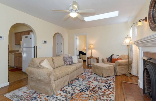 Sylvan Heights Casa | Casa tranquila y acogedora; a pie de Main St Hendersonville, Greenway Trail, restaurantes