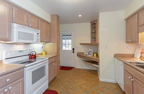 Sylvan Heights Casa | Casa tranquila y acogedora; a pie de Main St Hendersonville, Greenway Trail, restaurantes