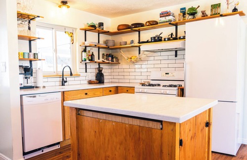 South Salt Lake Casa | Convenient Location Mid Term Rental, Pets allowed! Great neighborhood