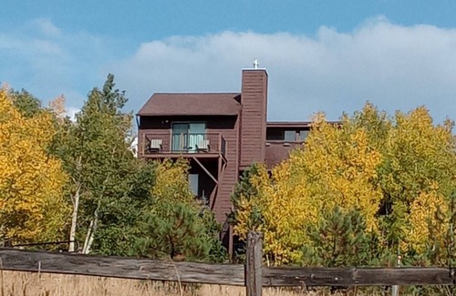 Divide Casa | Convenient Locale in the Heart of Divide w/ Magnificent Views, multi decks, BBQ