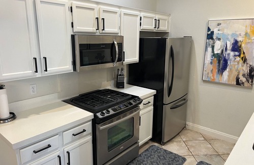 MacDonald Ranch Condominio | Convenient location,clean & Charming