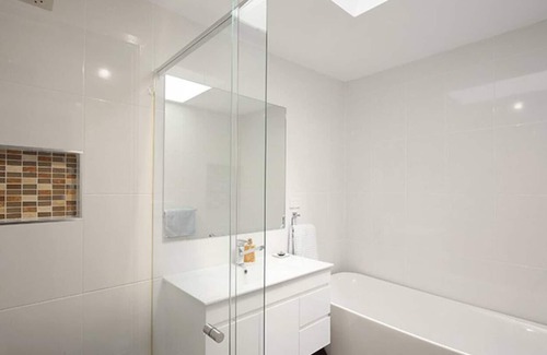 Gorokan Villa | Convenient location; close to Tuggerah Lake.