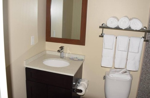 Queens Casa | Convenient Location in Queens, Long Island! Minutes to Noguchi Museum!