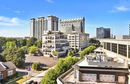 Garden Hills Apartamento | Convenient Luxury | 1BR w Deck/Spa/Pool | Buckhead