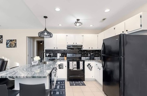 North Charleston Casa | Convenient Modern Villa, 3 beds, Near Everything
