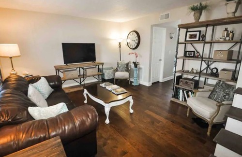 Graymoor-Devondale Casa | Convenient Monthly Rental-Shop & Dine St Matthews