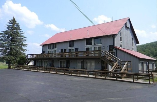 Blodgett Mills Condominio | Convenient Mountain-Side Condo #11 at Greek Peak