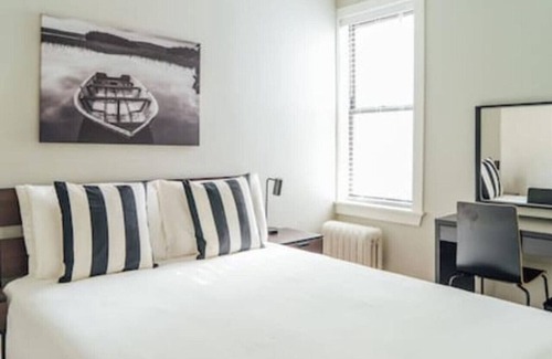 Boystown Apartamento | Newly Decorated 1BR/1BA Apt Safe & Convenient