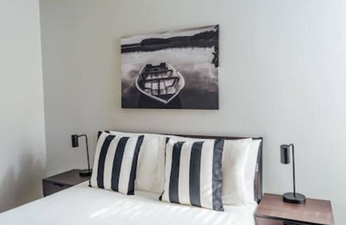Boystown Apartamento | Newly Decorated 1BR/1BA Apt Safe & Convenient