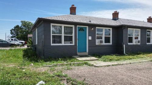 Dupont Casa | Convenient One bedroom with king bed near DIA