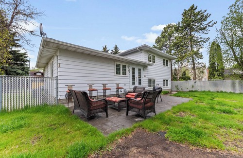 Southeast Edmonton Casa | Convenient & peaceful just for U