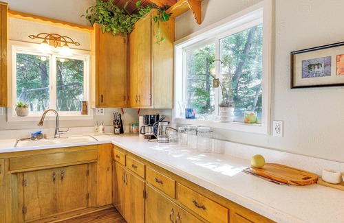 Arrowbear Lake Casa | Convenient Running Springs Home - Dogs Welcome!