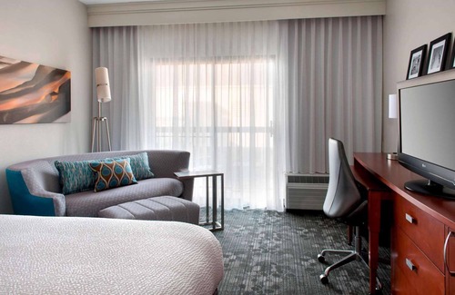 Middletown Hotel | Convenient Stay Along Route 114 | Access to Local Attraction | 3 Rooms w/ Pool