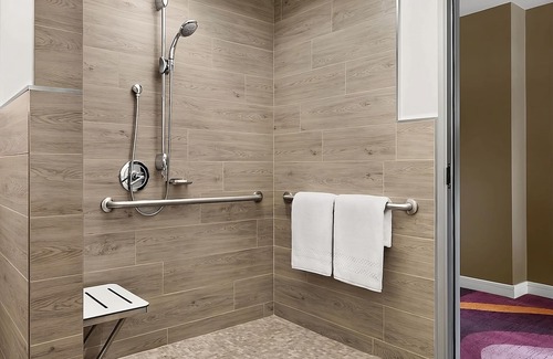 Pasadena Hotel | Convenient Stay in California! Pool, Pets Allowed, Near Norton Simon Museum