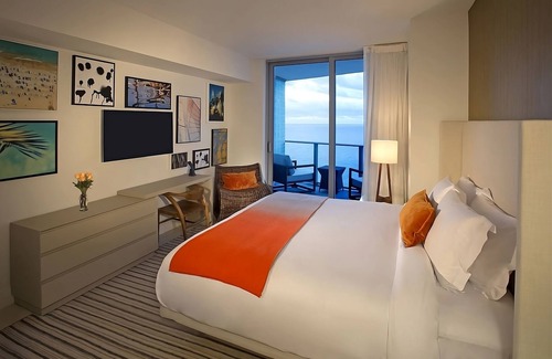 Hollywood South Central Beach Hotel | Convenient Stay in Florida, 3 Spacious Units, Pool, Walk to Hallandale Beach
