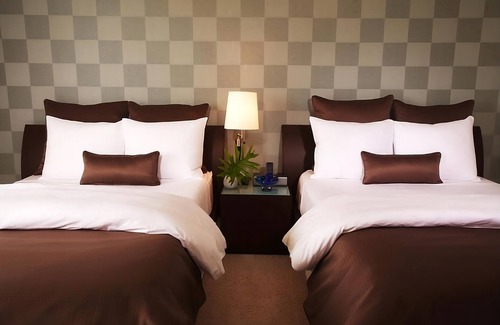Ludlam Hotel | Convenient Stay in Miami! Close to Everything | 3 Spacious Rooms w/ Balcony