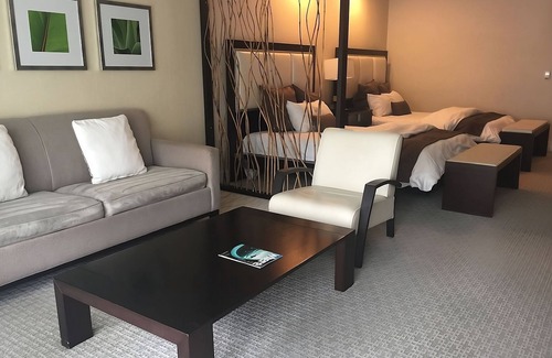 Ludlam Hotel | Convenient Stay in Miami! Close to Everything | 3 Spacious Rooms w/ Balcony