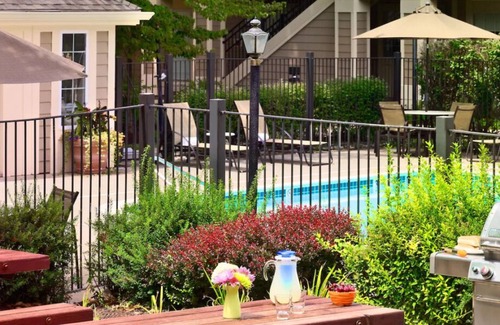 Somers Point Casa | Convenient Stay, Superb Location! w/ Pool, Pet-Friendly, Near Gibbs Avenue Beach