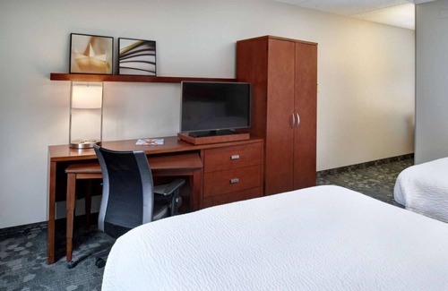 Brookfield Hotel | Convenient Stay, Superb Location! 3 Relaxing Units, Pets Allowed, Indoor Pool!
