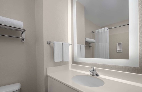 Downtown Hotel | Convenient Studio w/ Fully Equipped Kitchen off San Tomas Expy - Parking