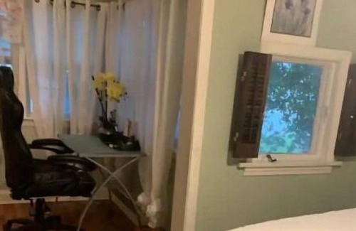 Stoneham Casa | Convenient to Boston attractions and businesses