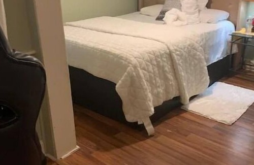 Stoneham Casa | Convenient to Boston attractions and businesses
