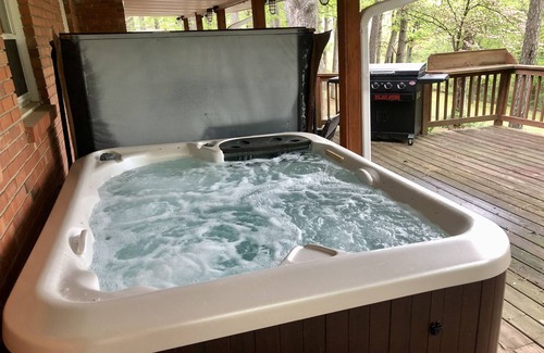 Eureka Springs Casa | Convenient to Eureka, Hiking/Biking trails, Motorcycle/Pet friendly, Hot Tub.