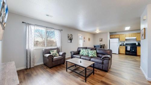 Brighton Apartamento | Convenient two bedroom near DIA
