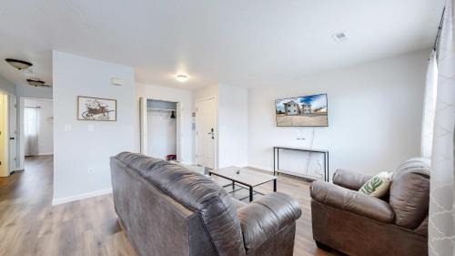 Brighton Apartamento | Convenient two bedroom near DIA