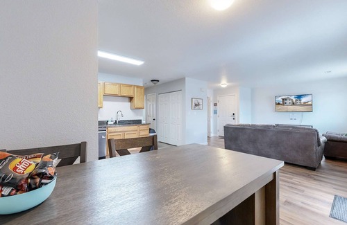 Brighton Apartamento | Convenient Two King Near Everything Fun