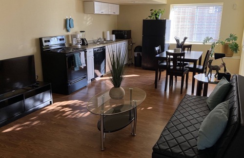 Aurora Apartamento | Conveniente apartamento en el sótano
