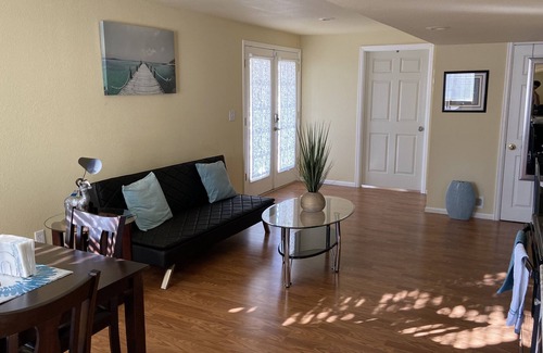 Aurora Apartamento | Conveniente apartamento en el sótano