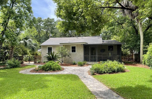 Saint Simons Island Cabaña | Conveniently Located Cottage in a Residential Neighborhood! Pet Friendly!