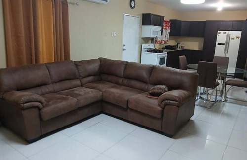 St. Helena Apartamento | Conveniently located 2-bedroom apartment in Saint Helena with WiFi, AC & laundry